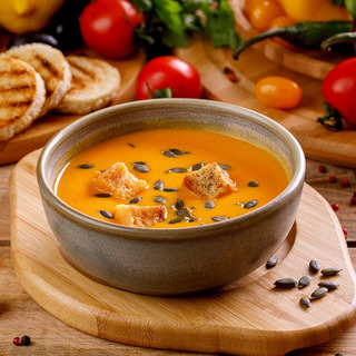 Supă Cremă de Dovleac cu Semințe și Pesmeți